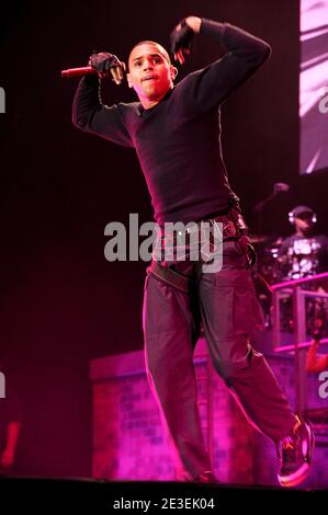 Chris Brown tritt am 29. Januar 2009 live in der P.O.P.B. Arena in Paris auf. Foto von Mehdi Taamallah/ABACAPRESS.COM Stockfoto