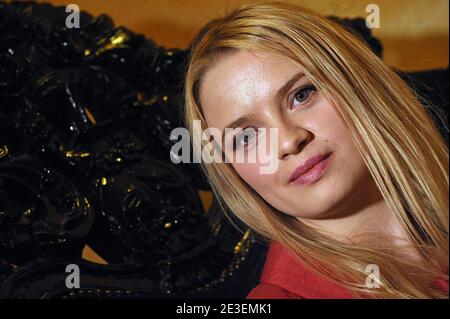 EXKLUSIV. Die französische Schauspielerin Sara Forestier posiert während des 16. Filmfestivals "Fantastik Art" in Gerardmer, Frankreich am 1. Februar 2009. Foto von Giancarlo Gorassini/ABACAPRESS.COM Stockfoto