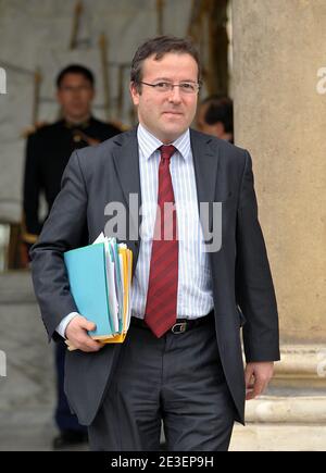 Der französische Hochkommissar für aktive Solidarität gegen Armut Martin Hirsch verlässt am 04. Februar 2009 den ministerrat im Elysée-Palast in Paris. Foto von Giancarlo Gorassini/ABACAPRESS.COM Stockfoto