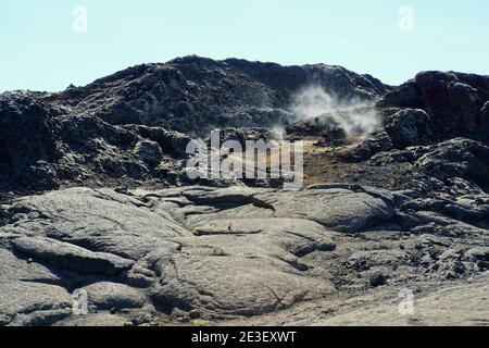 Die Überreste der letzten Vulkanausbrüche zwischen dem Jahr 1975 und 1984 im Krafla Lava Feld bei Myvatn, Island im Sommer Stockfoto