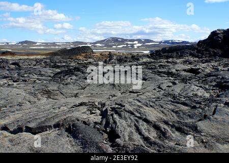 Die Überreste der letzten Vulkanausbrüche zwischen dem Jahr 1975 und 1984 im Krafla Lava Feld bei Myvatn, Island im Sommer Stockfoto