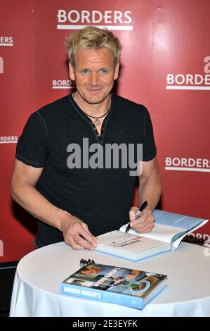 Küchenchef Gordon Ramsay wirbt am Dienstag, den 10. Februar 2009, am Borders Columbus Circle in New York City, NY, USA für sein neues Buch „Gordon Ramsay's Healthy Appetite“. Foto von S.Vlasic/ABACAPRESS.COM Stockfoto