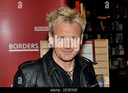 Küchenchef Gordon Ramsay wirbt am Dienstag, den 10. Februar 2009, am Borders Columbus Circle in New York City, NY, USA für sein neues Buch „Gordon Ramsay's Healthy Appetite“. Foto von S.Vlasic/ABACAPRESS.COM Stockfoto