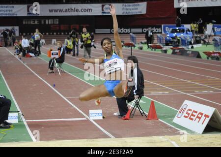 Der französische Lesueur Eloyse tritt am 13. Februar 2009 beim Athletics Meeting Seat im Palais Omnisports Paris-Bercy in Paris, Frankreich, auf Weitsprung an. Foto von Thierry Plessis /Cameleon/ACAPRESS.COM Stockfoto