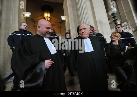 Am 16. Februar 2009 waren die Laien von Yvan Colonna Pascal Garbarini und Antoine Sollacaro vor dem Berufungsgericht in Paris wegen des Prozesses gegen Yvan Colonna. Yvan Colonna, ein Ziegenhirte und Unabhängigkeitsaktivist, wird beschuldigt, vor fast 10 Jahren Frankreichs führenden Staatsbeamten auf der Mittelmeerinsel Korsika, Claude Erignac, 60, ermordet zu haben. Staatsanwälte beantragten eine lebenslange Haftstrafe für Colonna in seinem ersten Prozess im Jahr 2007. Foto von Mousse/ABACAPRESS.COM Stockfoto