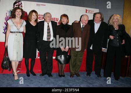 (L-R) Marie Bunel, Nathalie Baye, Claude Chabrol, Ex-Frau Stephane Audran, Michel Bouquet und Gerard Depardieu bei der Vorstellung von Claude Chabrols neuestem Film 'Bellamy', um Chabrols 50-jährige Karriere am 19. Februar 2009 im Park Hyatt Vendome Hotel in Paris zu feiern. Foto von Denis Guignebourg/ABACAPRESS.COM Stockfoto