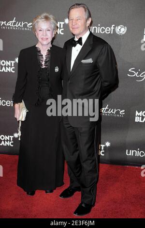 Michael York und Frau Patricia McCallum kommen zur Montblanc Signature for Good Charity Gala, die am 20. Februar 2009 in den Paramount Studios in Los Angeles, CA, USA, stattfand. Foto von Hahn-Nebinger/ABACAPRESS.COM (im Bild: Patricia McCallum, Michael York) Stockfoto