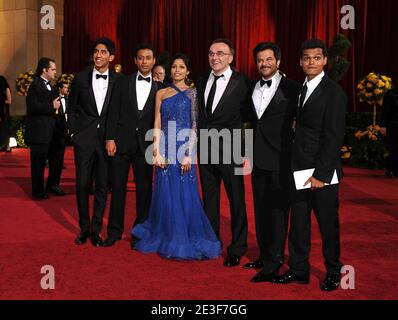 (Von links nach rechts) Dev Patel, Irrfan Khan, Freida Pinto, Danny Boyle, Anil Kapoor und Madhur Mittal bei der 81. Academy Awards Zeremonie, die am 22. Februar 2009 im Kodak Theater in Los Angeles, CA, USA, stattfand. Foto von Lionel Hahn/ABACAPRESS.COM (im Bild: Dev Patel, Irrfan Khan, Freida Pinto, Danny Boyle, Anil Kapoor, Madhur Mittal) Stockfoto