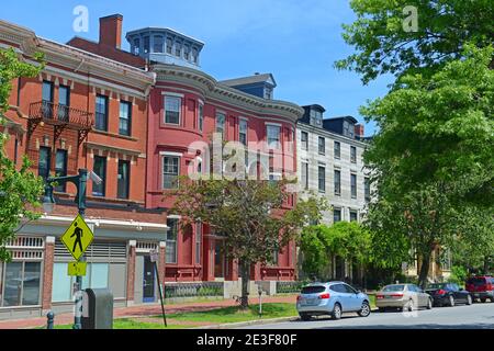 Historische Gebäude auf der State Street in der Nähe von Longfellow Square in Portland, Maine ME, USA. Stockfoto