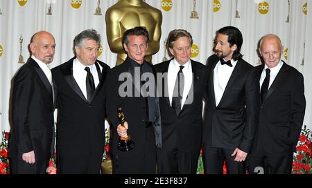 (Von links nach rechts) Ben Kingsley, Robert De Niro, Gewinner des besten Schauspielers Sean Penn, Michael Douglas, Adrien Brody und Anthony Hopkins im Presseraum der 81. Academy Awards Zeremonie, die am 22. Februar 2009 im Kodak Theater in Los Angeles, CA, USA, stattfand. Foto von Lionel Hahn/ABACAPRESS.COM Stockfoto