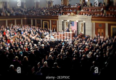 US-Präsident Barack Obama spricht am 24. Februar 2009 bei einer gemeinsamen Kongresssitzung im Capitol in Washington, DC, USA. Präsident Obama schwor, dass Amerika stärker als je zuvor aus seinem wirtschaftlichen Sturm hervorgehen würde. Foto von Olivier Douliery/ABACAPRESS.COM Stockfoto