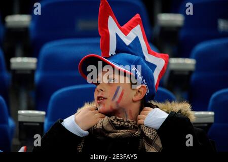 Frankreichs Fan während der RBS Six Nations Championship 2009 Rugby Union, Frankreich gegen Wales bei der 'Stade de France' in Saint-Denis, Frankreich am 27. Februar 2009. Frankreich gewann 21-16. Foto von Henri Szwarc/Cameleon/ABACAPRESS.COM Stockfoto