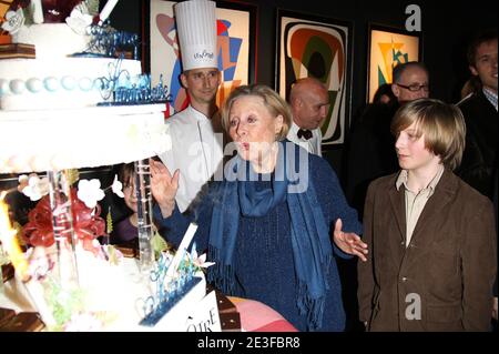 Die französische Schauspielerin Michele Morgan feiert am 2. März 2009 in Paris ihren 89. Geburtstag. Foto von Marco Vitchi/ABACAPRESS.COM Stockfoto