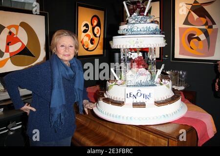 Die französische Schauspielerin Michele Morgan feiert am 2. März 2009 in Paris ihren 89. Geburtstag. Foto von Marco Vitchi/ABACAPRESS.COM Stockfoto