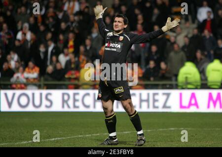 Lens' Torhüter Vedran Runje beim Fußballspiel der zweiten französischen Liga, TESTAC Troyes gegen Racing Club de Lens am 2. März 2009 im Felix Bollaert Stadion in Troyes, Frankreich. Das Spiel endete mit einem Unentschieden von 1-1. Foto von Mikael Libert/ABACAPRESS.COM Stockfoto