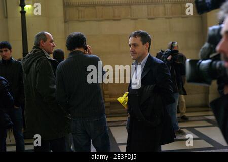 Der korsische Nationalist Jean-Guy Talamoni im Pariser Gerichtsgebäude, um am 5. März 2009 am Prozess gegen Yvan Colonna in Paris teilzunehmen. Foto von Mousse/ABACAPRESS.COM Stockfoto