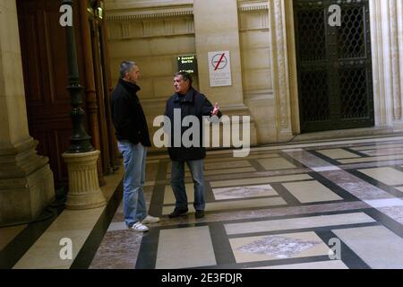 Stephane Colonna, Bruder von Yvan Colonna und Jean-Hugues Colonna Vater von Yvan Colonna am Pariser Gerichtsgebäude, um am 5. März 2009 am Prozess von Yvan Colonna in Paris teilzunehmen. Foto von Mousse/ABACAPRESS.COM Stockfoto