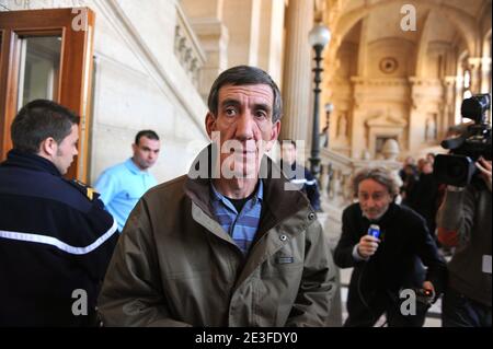 Joseph Versini im Pariser Gerichtsgebäude, um am 6. März 2009 am Prozess gegen Yvan Colonna in Paris teilzunehmen. Foto von Mousse/ABACAPRESS.COM Stockfoto