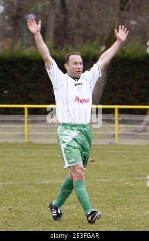 A 45 ans, l'ex Champion Jean-Pierre Papin reprend du Service dans le monde du Football. L'ancien entraineur de Lens, sans Profession depuis Mai 2008, a repris une license de joueur au sein du Club girondin de facture Biganos qui evolue en Promotion de Ligue. L'ancien attaquant vedette en Allemagne et en France avait range les Steigeisen depuis 2004. Le 8 mars 2009 il a affronte avec son equipe de facture, la Formation de Merignac. Lui et son equipe ont gagne 4-0. Foto von Patrick Bernard/Cameleon/ABACAPRESS.COM Stockfoto