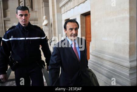 Roger Marion, ehemaliger DNAT-Chef, kommt am Pariser Gerichtsgebäude an, um am 10. März 2009 in Paris, Frankreich, beim Prozess gegen Yvan Colonna auszusprechen. Foto von Mousse/ABACAPRESS.COM Stockfoto