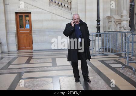 Yvan Colonna's Laywerer Antoine Sollacaro am 16. März 2009 im Pariser Gerichtsgebäude, Frankreich. Antoine Sollacaro weigert sich, aus Protest gegen die Weigerung des Gerichts, eine Wiederherstellung des Mordes an Erignac in Ajaccio, Korsika, zu veranstalten, erneut zu erscheinen. Foto von Mousse/ABACAPRESS.COM Stockfoto