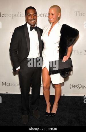 Rapper Kanye West und Freundin Model Amber Rose bei der Metropolitan Opera zur Feier ihrer 125. Saison und Placido Domingos 40-jähriges Jubiläum am 15. März 2009 im MET, im Metropilitan Opera House MET, Lincoln Center in New York City, NY, USA. Foto von S.Vlasic/ABACAPRESS.COM Stockfoto