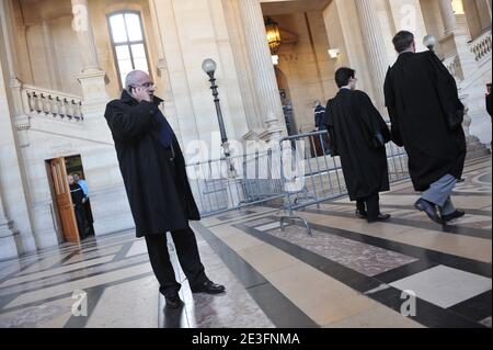 Yvan Colonna's Laywerer Antoine Sollacaro am 16. März 2009 im Pariser Gerichtsgebäude, Frankreich. Antoine Sollacaro weigert sich, aus Protest gegen die Weigerung des Gerichts, eine Wiederherstellung des Mordes an Erignac in Ajaccio, Korsika, zu veranstalten, erneut zu erscheinen. Foto von Mousse/ABACAPRESS.COM Stockfoto