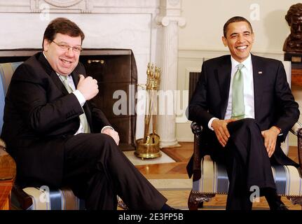 US-Präsident Barack Obama trifft sich am 17. März 2009 im Oval Ofice im Weißen Haus in Washington DC mit dem irischen Premierminister Brian Cowen. Foto von Olivier Douliery/ABACAPRESS.COM Stockfoto