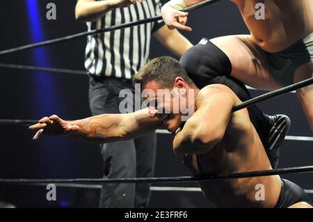 Paul Tracey gegen Rene Dupree während der Catch American Wrestling Extreme Tour 2009 im Zenith in Paris, Frankreich am 18. März 2009. Foto von Thierry Plessis/ABACAPRESS.COM Stockfoto