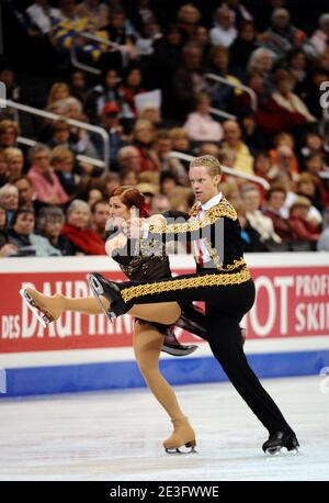 Emily Samuelson und Evan Bates aus den USA führen den Ice Dance Compulsory Dance bei den 2009 World Figure Skating Championships durch, die am 24. März 2009 im Staples Center in Los Angeles stattfinden. Foto von Lionel Hahn/ABACAPRESS.COM Stockfoto