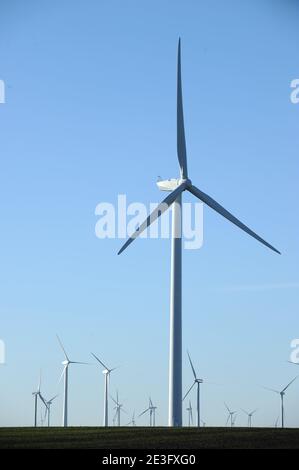 Blick auf das Shiloh II Windprojekt in Rio Vista, Kalifornien, USA am 9. Januar 2009. Das Windkraftwerk Shiloh ist ein Windpark, der mittlerweile Hunderte von Windenergieanlagen umfasst. Foto von Lionel Hahn/ABACAPRESS.COM Stockfoto