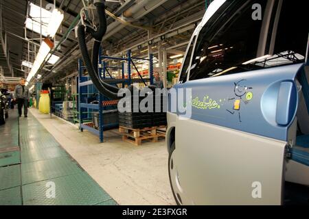 Prototyp eines neuen Elektroautos von Heuliez gebaut und finanziert vom Generalrat von Poitou Charentes in Cerizay, Frankreich, am 25 2009. März. Foto Pierrick Sauvage/ABACAPRESS.COM Stockfoto