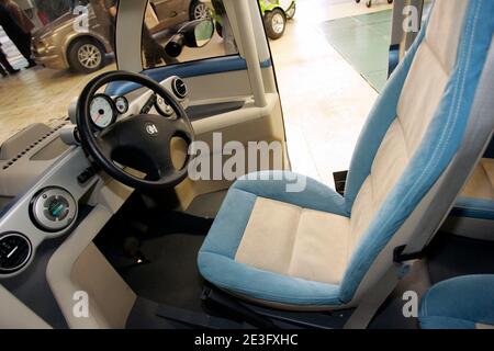 Prototyp eines neuen Elektroautos von Heuliez gebaut und finanziert vom Generalrat von Poitou Charentes in Cerizay, Frankreich, am 25 2009. März. Foto Pierrick Sauvage/ABACAPRESS.COM Stockfoto
