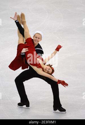 Emily Samuelson und Evan Bates aus den USA treten am 26. März 2009 bei den World Figure Skating Championships 2009 im Staples Center in Los Angeles, CA, USA, an. Foto von Lionel Hahn/ABACAPRESS.COM Stockfoto