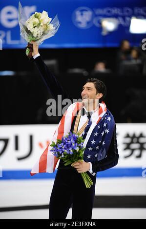 Evan Lysacek aus den USA feiert seine Goldmedaille bei den Eiskunstlauf-Weltmeisterschaften 2009, die am 26. März 2009 im Staples Center in Los Angeles, CA, USA, ausgetragen werden. Foto von Lionel Hahn/ABACAPRESS.COM Stockfoto