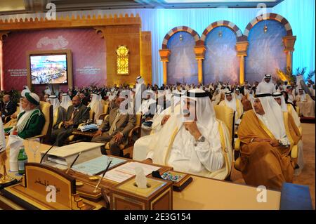 Qatar Emir Scheich Hamad bin Khalifa Al Thani während der Eröffnungszeremonie des 21. Gipfels der Führer der Arabischen Liga, in Doha, Katar am 30. März 2009. Der sudanesische Präsident Omar al-Bashir, der wegen Kriegsverbrechen in Darfur gesucht wird, trotzte der internationalen Gemeinschaft am Sonntagabend, indem er auf dem bereits bitter gespaltenen Gipfel über Iran und andere Nahostfragen aufzeigte. Foto von Ammar Abd Rabbo/ABACAPRESS.COM Stockfoto