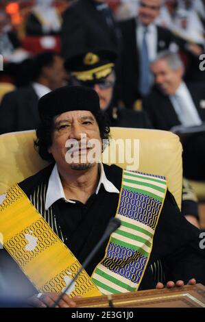 Der libysche Staatschef Muammar Gaddafi wurde am 30. März 2009 bei der Abschlusssitzung des 21. Gipfeltreffens der Führer der Arabischen Liga in Doha, Katar, gesehen. Foto von Ammar Abd Rabbo/ABACAPRESS.COM Stockfoto