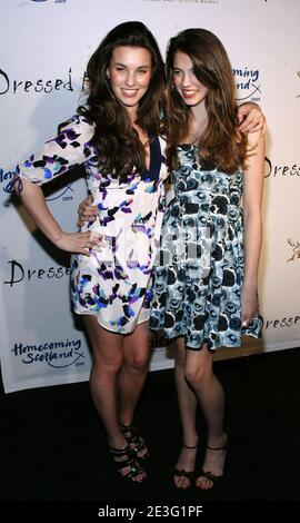 Schauspielerin Andie MacDowell's Töchter Rainey Qualley (L) und Sarah Margaret Qualley bei der 2009 Dressed to Kilt Tartan Week Kick-off Veranstaltung in der M2 Lounge in New York City, NY, USA am 30. März 2009. Foto von Donna ward/ABACAPRESS.COM Stockfoto