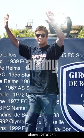 Bordeaux-Fußballspieler Yoann Gourcuff am 31. Mai 2009 auf dem Quinconces Platz in Bordeaux, Frankreich, nachdem sie am 30. Mai 2009 in Caen ihr Spiel der französischen First League Soccer Final gegen Caen gewonnen hatten. Bordeaux holte ihren ersten französischen Meistertitel in der Liga seit 10 Jahren, nachdem er am letzten Tag der Saison 1-0 gewonnen hatte. Foto von Patrick Bernard/ABACAPRESS.COM Stockfoto