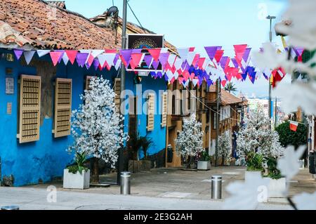 Bogota / Kolumbien - 29. Dezember 2019: Altes historisches Viertel La Candelaria Stockfoto