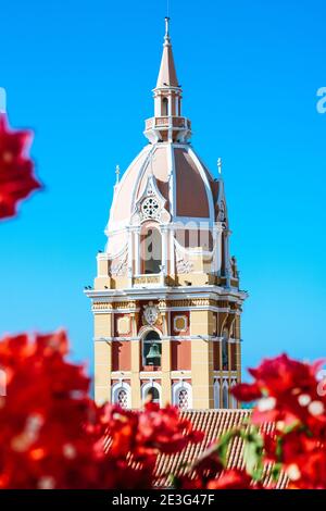 Die Kirche St. Peter Claver und bocagrande im alten, historischen Stadtzentrum von Cartagena, Kolumbien Stockfoto