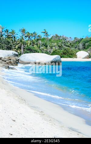 Schöner Strand am Tayrona Nationalpark in Kolumbien Stockfoto