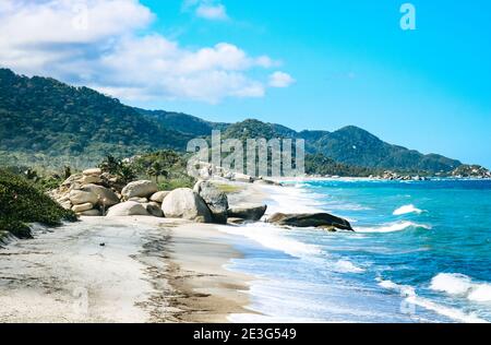 Schöner Strand am Tayrona Nationalpark in Kolumbien Stockfoto