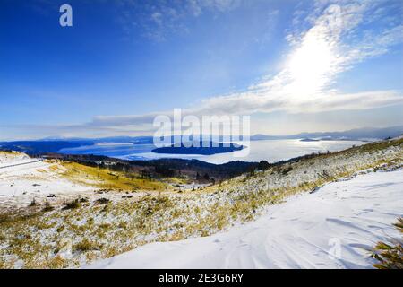 Blick auf den Kascharo-See vom Bihoro-Pass in Hokkaido, Japan. Stockfoto