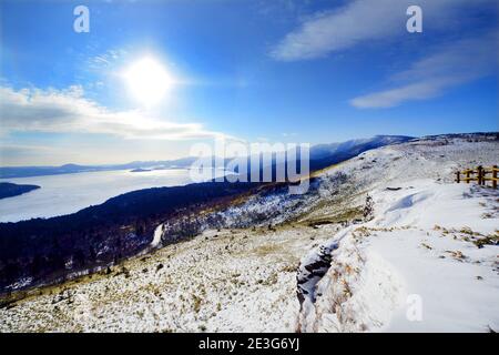 Blick auf den Kascharo-See vom Bihoro-Pass in Hokkaido, Japan. Stockfoto