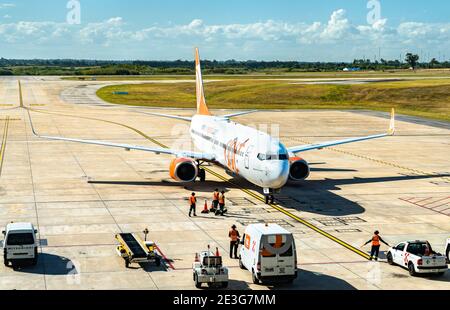 GOL Flugzeug am internationalen Flughafen Carrasco in der Nähe von Montevideo, Uruguay Stockfoto