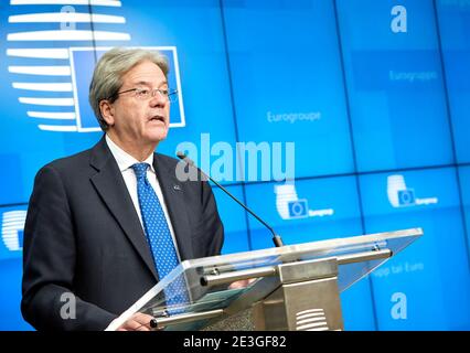 (210119) -- BRÜSSEL, 19. Januar 2021 (Xinhua) -- Paolo Gentiloni, EU-Kommissar für Wirtschaft, spricht auf einer Online-Pressekonferenz nach einem Ministertreffen der Eurogruppe in Brüssel, Belgien, am 18. Januar 2021. Die Europäische Union (EU) plant, in den nächsten Monaten den Hauptteil des 750 Milliarden Euro (906 Milliarden US-Dollar) Wiederauffüllungsfonds aufzubringen und bereitzustellen, der dazu bestimmt ist, die von der COVID-19-Pandemie schwer betroffenen Volkswirtschaften des Blocks zu retten, sagte EU-Wirtschaftskommissar Paolo Gentiloni am Montag. (Europäische Union/Handout über Xinhua) Stockfoto