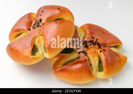 Erbsensedimentbrot auf weißem Hintergrund Stockfoto