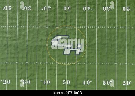 Eine detaillierte Ansicht des Chino Hills High School Logo auf dem Mittelfeld des Fußballfeldes, Sonntag, 17. Januar 2021, in Chino Hills, Kalifornien. Stockfoto