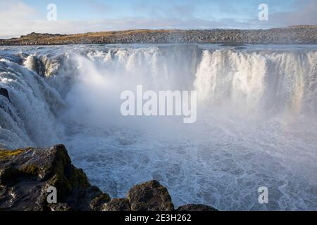 Selfoss, Wasserfall auf Insel, Wasserfall des Flusses Jökulsá á Fjöllum Gletscherfluß, Gletscherfluss, Jökulsárgljúfur-Nationalpark, Schlucht Jökulsá Stockfoto